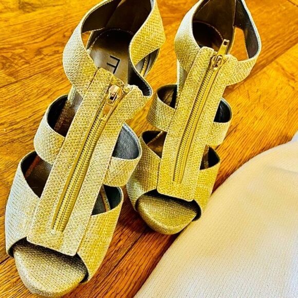 METALLIC GOLD MODA SPANA CAGE T-STRAP HEELS 8 NEW - Picture 11 of 16